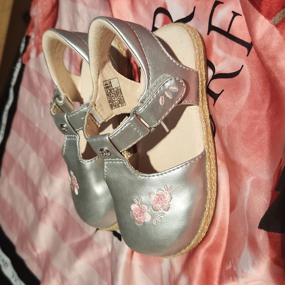 Ugg  baby. Sandals - Picture 2 of 6